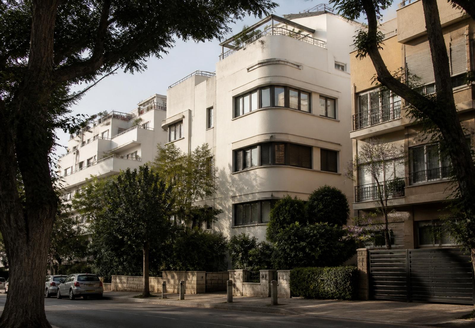 רחוב טיפוסי בהרצליה, ישראל — תמונת אזור, לא הפרויקט עצמו